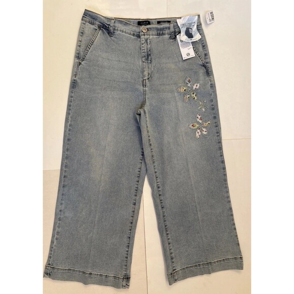 NWT Ladies 14 Curve Appeal Hi Rise Wide Leg Light Wash Jeans W/Floral Appliqué - Picture 1 of 11